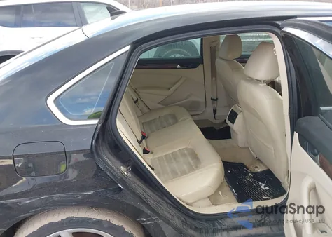 2013 Volkswagen Passat 2.0L Tdi Sel Premium z USA, uszkodzony, nr VIN 1VWCN7A38DC001740